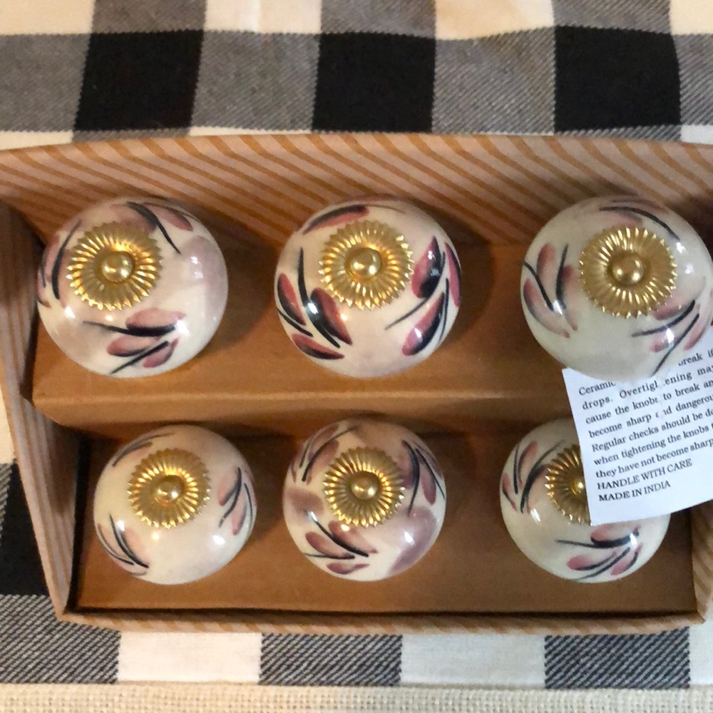Floral drawer pulls